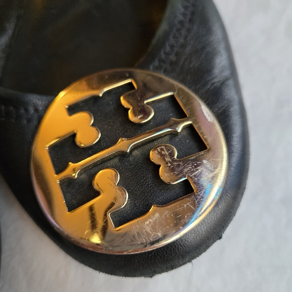 Tory Burtch Reva Ballet Flats Black Leather 8.5 Gold Medallion - Picture 2 of 12